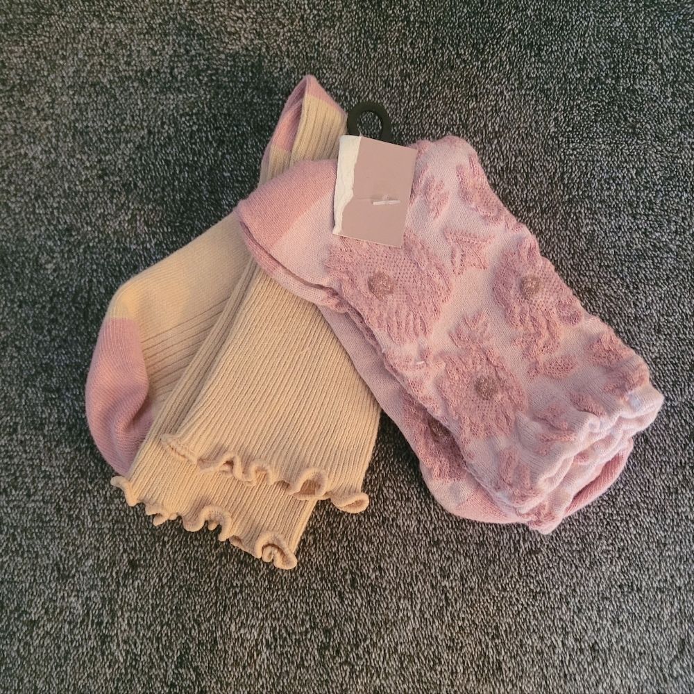 Crown Vintage Pink and Cream Ruffled Socks NWT